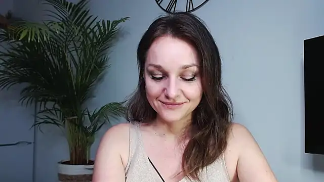 Snapshot of AliciaDesire chatting on 01-14-25, 04:08 AliciaDesire online show from 01-14-25, 04:08