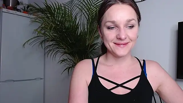 Snapshot of AliciaDesire chatting on 02-13-25, 02:52 AliciaDesire online show from 02-13-25, 02:52