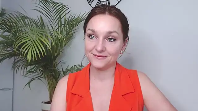 Snapshot of AliciaDesire chatting on 03-12-25, 08:08 AliciaDesire online show from 03-12-25, 08:08