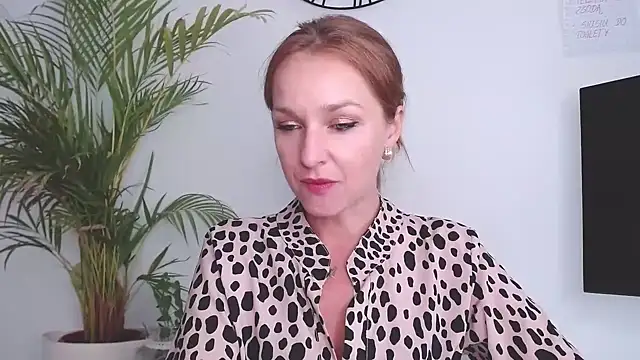 Snapshot of AliciaDesire chatting on 09-16-25, 01:01 AliciaDesire online show from 09-16-25, 01:01