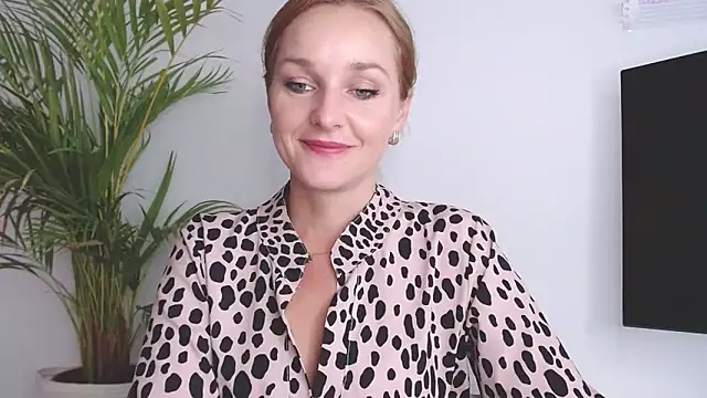 Snapshot of AliciaDesire chatting on 09-26-25, 06:39 AliciaDesire online show from 09-26-25, 06:39