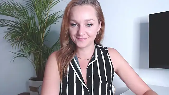 Snapshot of AliciaDesire chatting on 10-29-25, 06:59 AliciaDesire online show from 10-29-25, 06:59