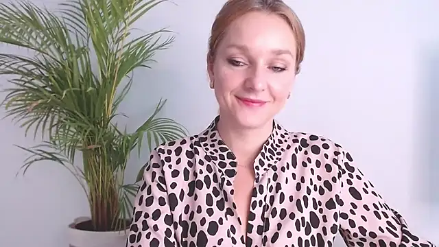 Snapshot of AliciaDesire chatting on 10-30-25, 06:59 AliciaDesire online show from 10-30-25, 06:59