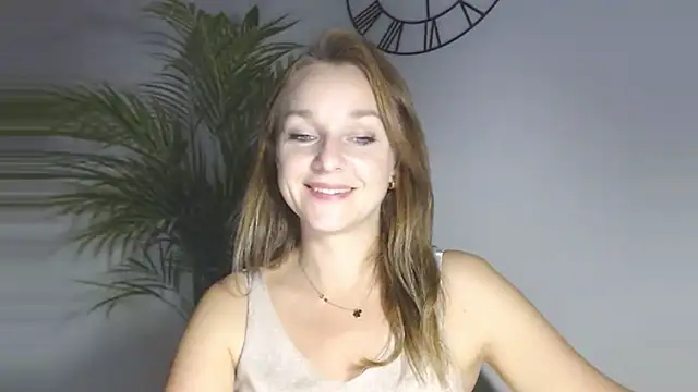 Snapshot of AliciaDesire chatting on 11-18-25, 03:05 AliciaDesire online show from 11-18-25, 03:05