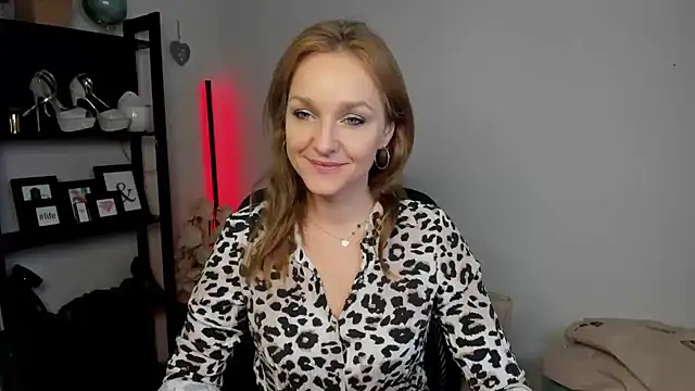 Snapshot of AliciaDesire chatting on 03-17-26, 07:01 AliciaDesire online show from 03-17-26, 07:01