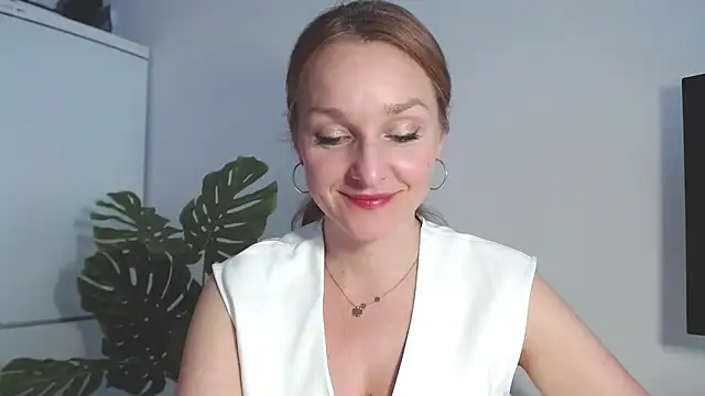 Snapshot of AliciaDesire chatting on 03-23-26, 02:10 AliciaDesire online show from 03-23-26, 02:10