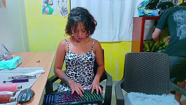 Snapshot of clydexxxbunny chatting on 03-04-25, 04:27 clydexxxbunny online show from 03-04-25, 04:27