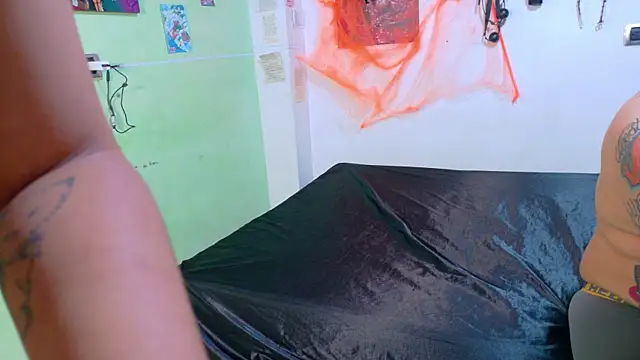 Snapshot of clydexxxbunny chatting on 10-25-25, 12:18 clydexxxbunny online show from 10-25-25, 12:18