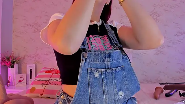 Snapshot of Hannablazze chatting on 02-13-25, 02:12 Hannablazze online show from 02-13-25, 02:12