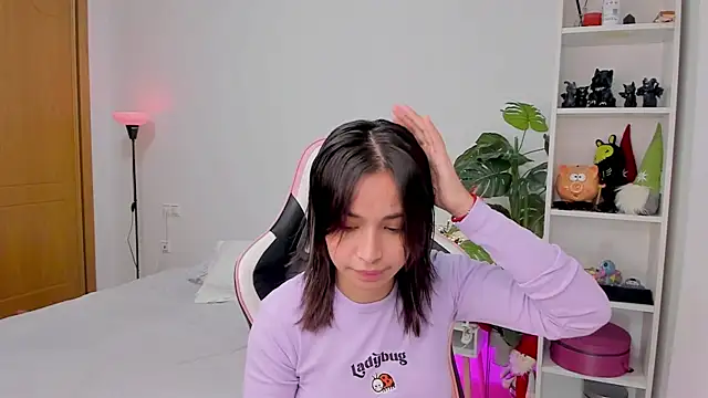 Snapshot of Adriennesexxx chatting on 12-06-24, 11:33 Adriennesexxx online show from 12-06-24, 11:33