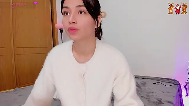 Snapshot of Adriennesexxx chatting on 12-17-24, 02:55 Adriennesexxx online show from 12-17-24, 02:55