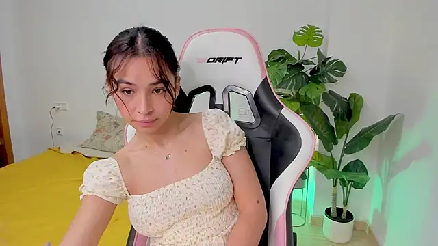 Snapshot of Adriennesexxx chatting on 02-07-25, 10:29 Adriennesexxx online show from 02-07-25, 10:29