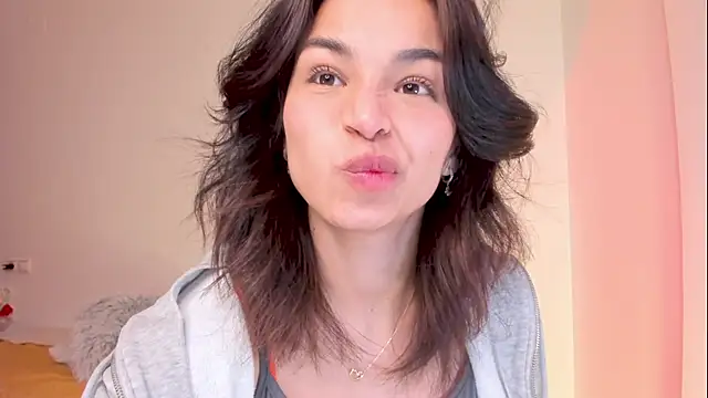 Snapshot of Adriennesexxx chatting on 03-09-25, 04:22 Adriennesexxx online show from 03-09-25, 04:22