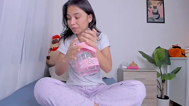 Snapshot of Adriennesexxx chatting on 10-26-25, 07:42 Adriennesexxx online show from 10-26-25, 07:42