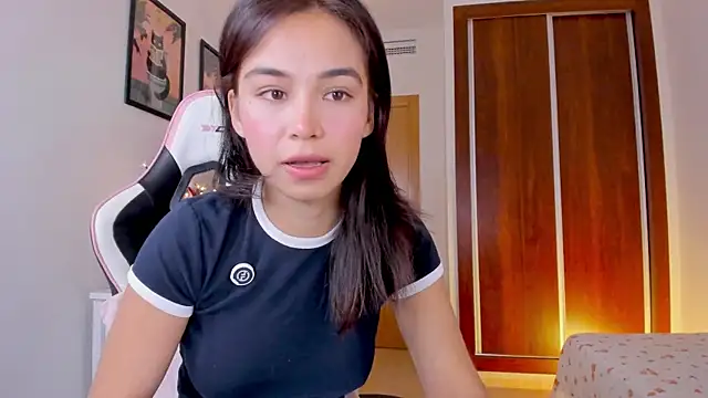 Snapshot of Adriennesexxx chatting on 11-11-25, 06:41 Adriennesexxx online show from 11-11-25, 06:41