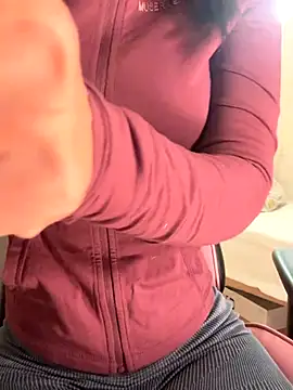 Snapshot of Adriennesexxx chatting on 11-20-25, 05:12 Adriennesexxx online show from 11-20-25, 05:12