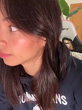 Snapshot of Adriennesexxx chatting on 11-25-25, 06:19 Adriennesexxx online show from 11-25-25, 06:19