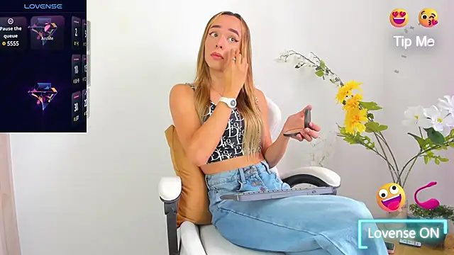 Snapshot of Linda_Crawford chatting on 01-16-25, 04:50 Linda Crawford online show from 01-16-25, 04:50