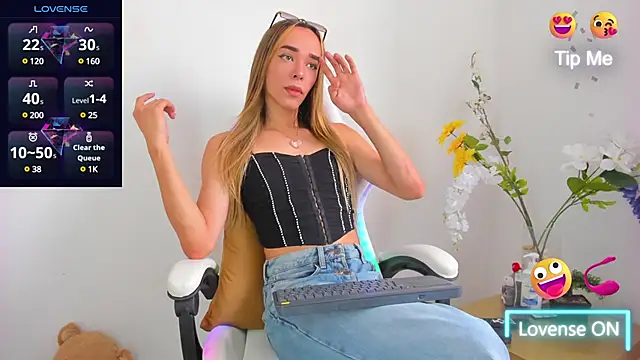 Snapshot of Linda_Crawford chatting on 02-01-25, 03:50 Linda Crawford online show from 02-01-25, 03:50