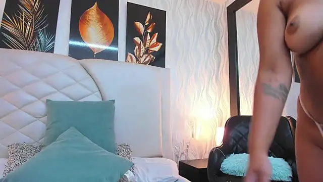 Snapshot of Amberr_Greyy chatting on 01-08-25, 05:05 Amberr Greyy online show from 01-08-25, 05:05