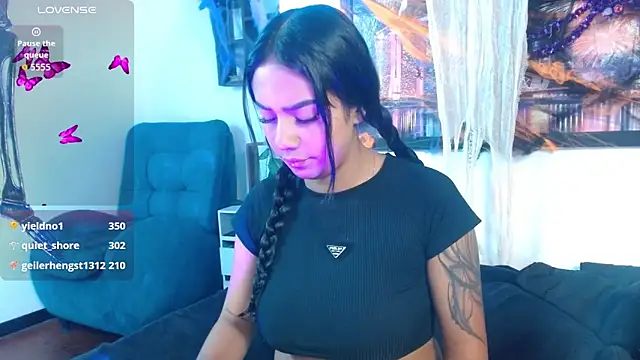 Snapshot of Shaarongp chatting on 10-11-25, 04:33 Shaarongp online show from 10-11-25, 04:33