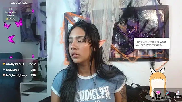 Snapshot of Shaarongp chatting on 10-17-25, 08:06 Shaarongp online show from 10-17-25, 08:06