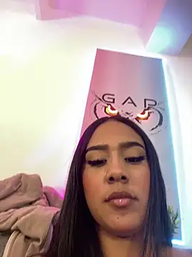 Snapshot of Shaarongp chatting on 10-19-25, 04:35 Shaarongp online show from 10-19-25, 04:35