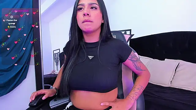 Snapshot of Shaarongp chatting on 11-12-25, 04:02 Shaarongp online show from 11-12-25, 04:02