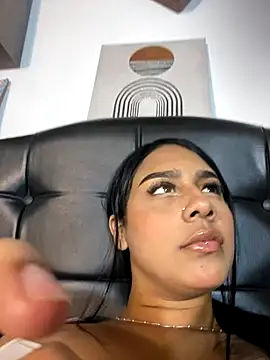 Snapshot of Shaarongp chatting on 11-19-25, 03:28 Shaarongp online show from 11-19-25, 03:28