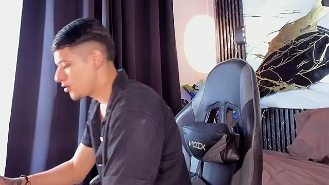 Snapshot of kyle_smithxx chatting on 12-13-25, 10:26 kyle smithxx online show from 12-13-25, 10:26