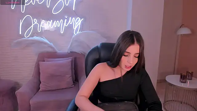 DolcieElliot online show from 01-15-25, 01:41