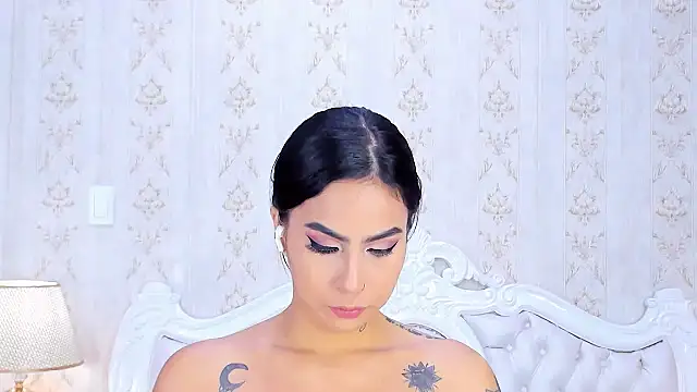 Snapshot of GiahDaniels chatting on 12-04-24, 09:13 GiahDaniels online show from 12-04-24, 09:13