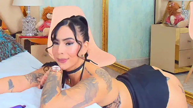 Snapshot of GiahDaniels chatting on 02-22-25, 12:05 GiahDaniels online show from 02-22-25, 12:05