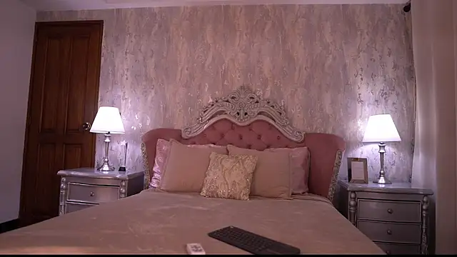 Snapshot of AngelineConnor chatting on 05-27-26, 08:06 AngelineConnor online show from 05-27-26, 08:06