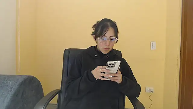 ling ling24 online show from 10-18-25, 03:09