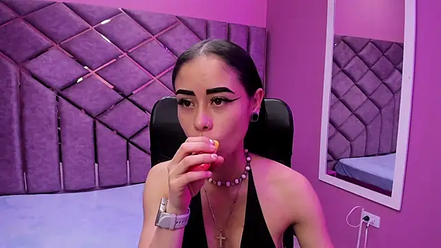 Snapshot of AnnySweett_ chatting on 10-17-25, 03:58 AnnySweett online show from 10-17-25, 03:58