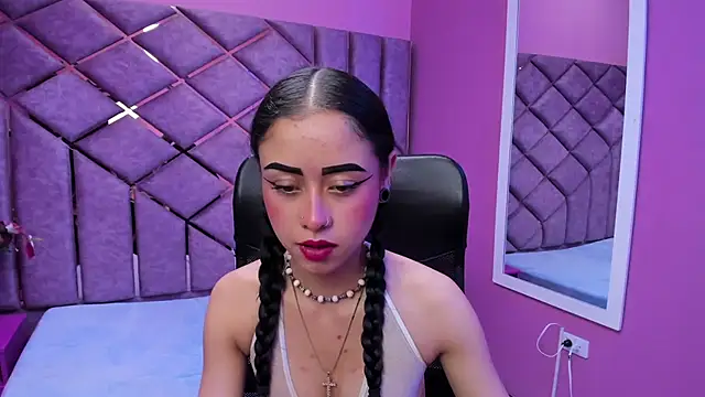 Snapshot of AnnySweett_ chatting on 10-21-25, 03:13 AnnySweett online show from 10-21-25, 03:13