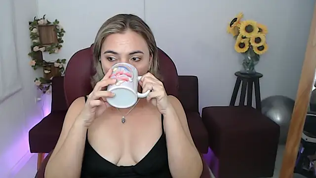 Snapshot of Ghada_milf chatting on 05-17-26, 09:44 Ghada milf online show from 05-17-26, 09:44