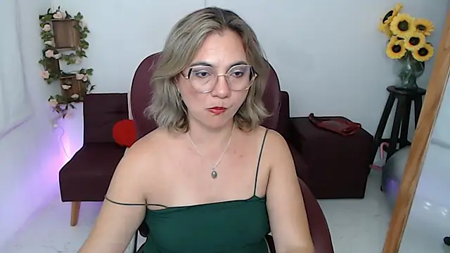 Snapshot of Ghada_milf chatting on 05-25-26, 11:00 Ghada milf online show from 05-25-26, 11:00