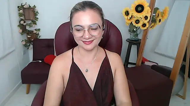 Snapshot of Ghada_milf chatting on 06-08-26, 01:28 Ghada milf online show from 06-08-26, 01:28