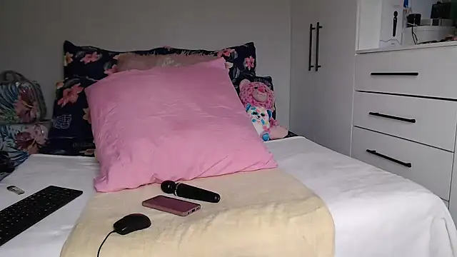 Snapshot of Amberbela chatting on 11-05-25, 06:57 Amberbela online show from 11-05-25, 06:57