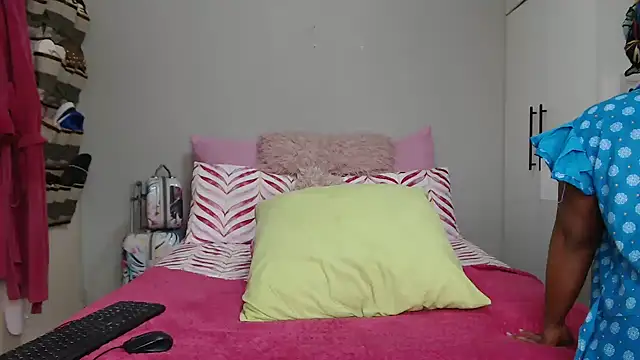 Snapshot of Amberbela chatting on 06-19-26, 10:19 Amberbela online show from 06-19-26, 10:19