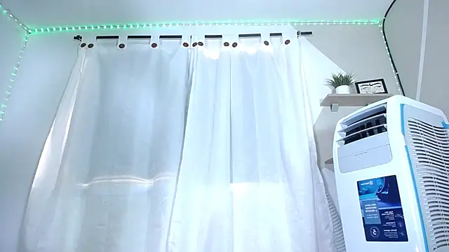 Hillary queen online show from 01-10-25, 03:37