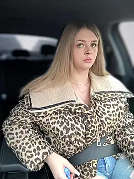 Snapshot of Love_Bri chatting on 03-20-25, 05:02 Love Bri online show from 03-20-25, 05:02