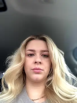 Snapshot of Love_Bri chatting on 09-24-25, 10:07 Love Bri online show from 09-24-25, 10:07