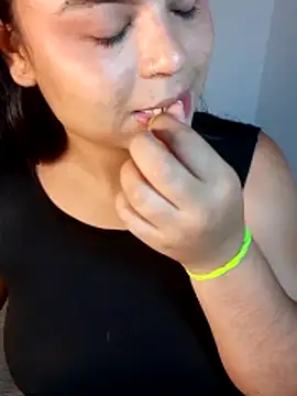 Snapshot of Cleo_hills chatting on 12-27-24, 04:10 Cleo hills online show from 12-27-24, 04:10