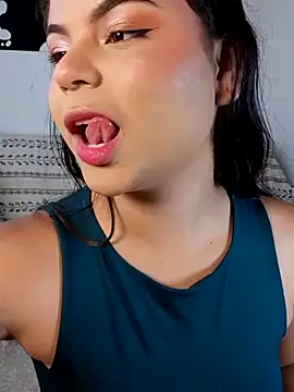 Snapshot of Cleo_hills chatting on 03-21-25, 01:12 Cleo hills online show from 03-21-25, 01:12