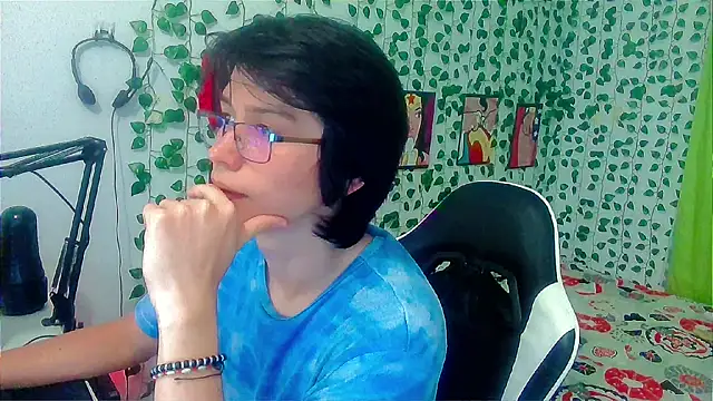 Snapshot of Andy_gray chatting on 04-19-26, 06:10 Andy gray online show from 04-19-26, 06:10