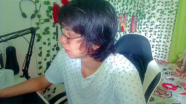 Snapshot of Andy_gray chatting on 04-21-26, 04:01 Andy gray online show from 04-21-26, 04:01