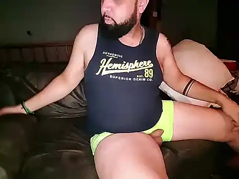 Snapshot of CuriousBear chatting on 12-04-25, 12:09 CuriousBear online show from 12-04-25, 12:09